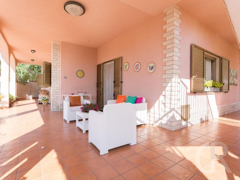 villa-timparosa-ueberdachte-terrasse.jpg