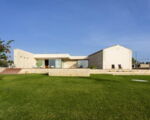 villa-trifilla-frontansicht-vom-garten-aus.jpg