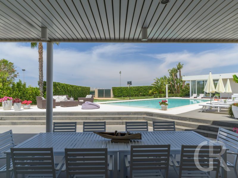 villa-venere-esstsich-auf-der-terrasse.jpg