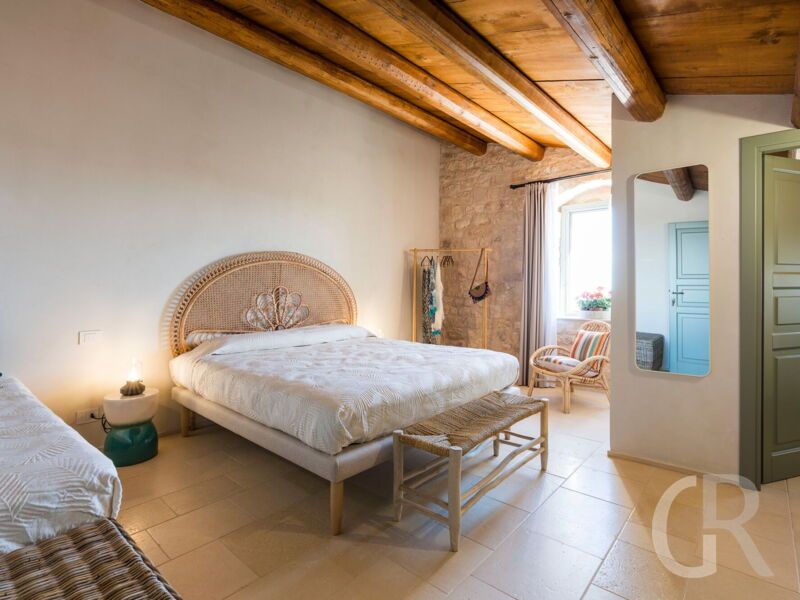 casa-ninetta-blick-aufs-doppelbett.jpg