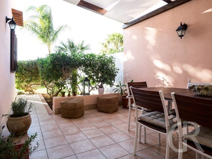 casa-tramontana-ueberdachter-freisitz.jpg