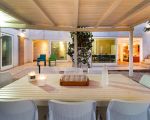 ferienhaus-baia-mar-esstisch-am-abend.jpg