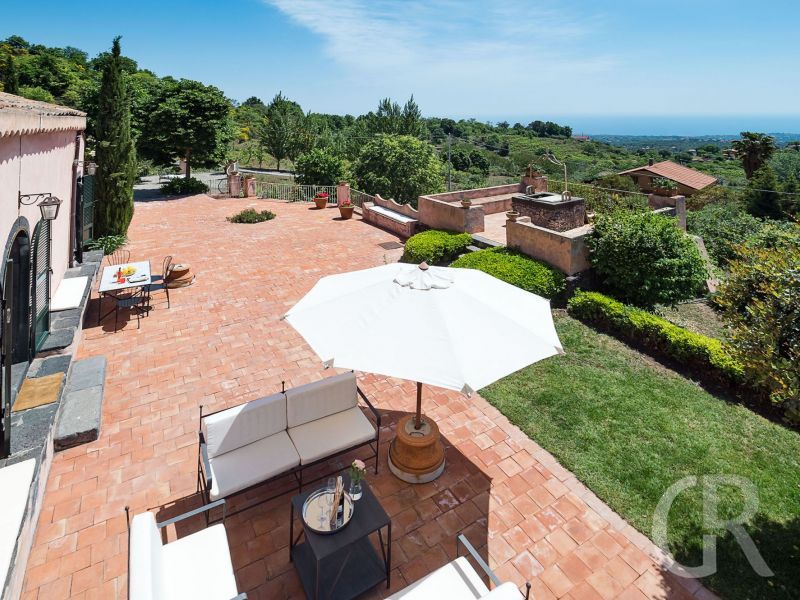 ferienhaus-capinera-blick-auf-die-grosse-terrasse.jpg