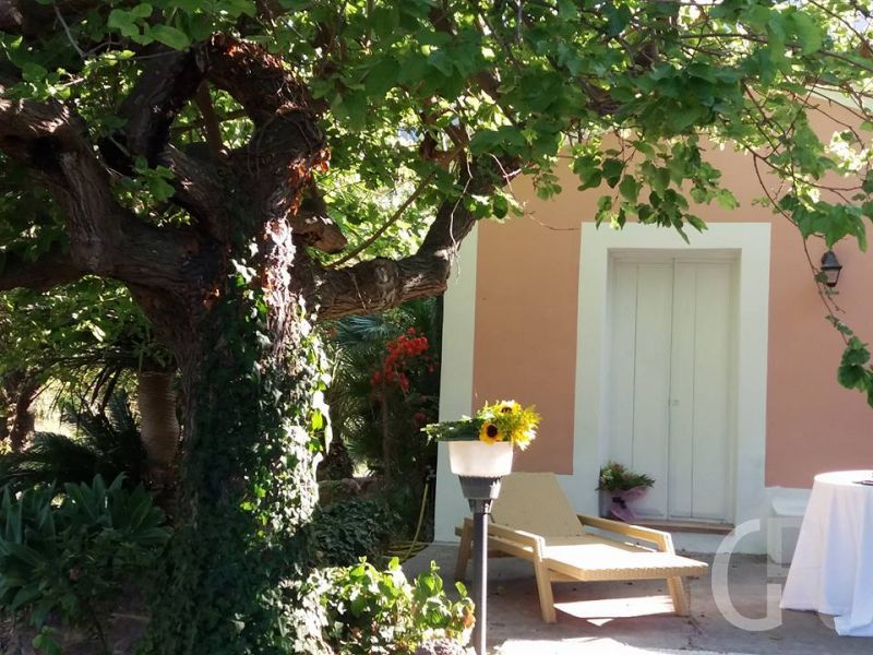 ferienhaus-gelso-eingangsbereich-mit-kleiner-terrasse.jpg
