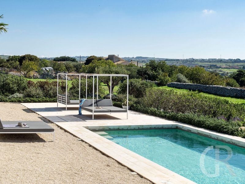 ferienhaus-hybla-am-pool.jpg