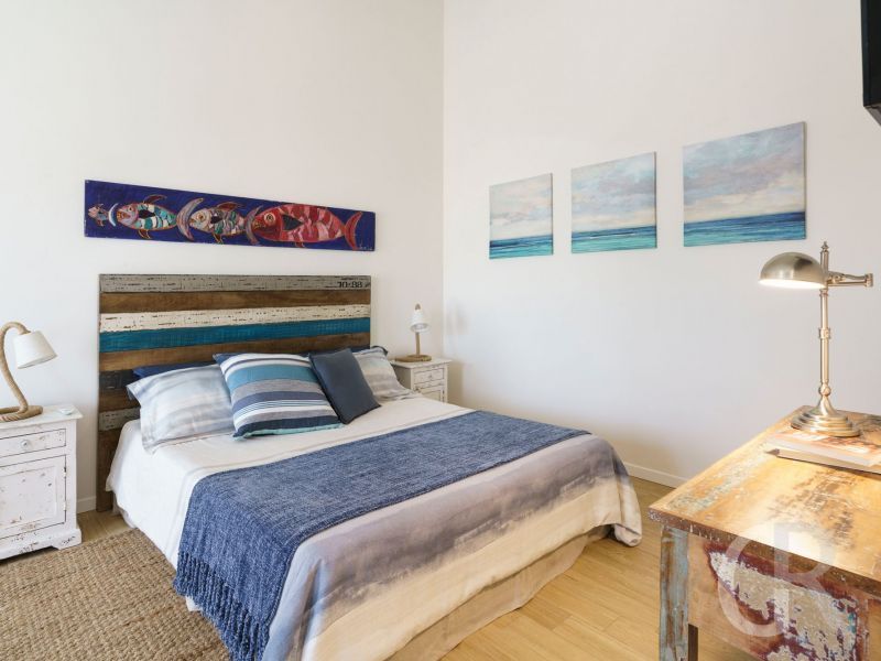 ferienhaus-marinella-grosses-doppelbett.jpg