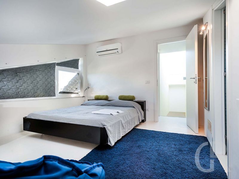 ferienvilla-grosses-schlafzimmer.jpg