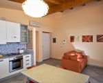 ferienwohnung-ambra-wohnbereich-mit-kueche.jpg