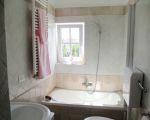 ferienwohnung-anita-badezimmer-mit-wanne-und-dusche.JPG