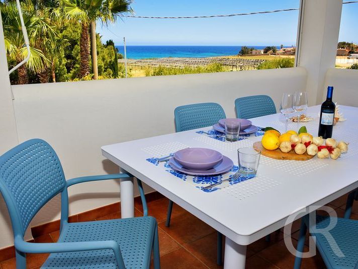 ferienwohnung-calanthe-ueberdachte-terrasse.jpg