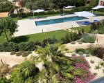 ferienwohnung-cecilia-blick-auf-den-pool-und-garten.jpg