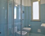 ferienwohnung-cobalto-glasdusche.jpg