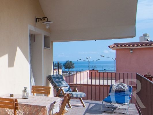 ferienwohnung-corrado-moebilierte-terrasse-mit-blick-zum-meer.jpg
