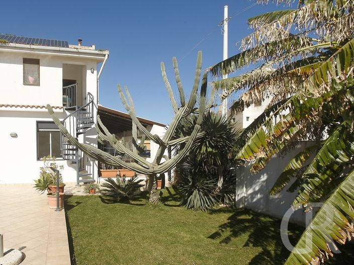 ferienwohnung-marinella-garten.JPG