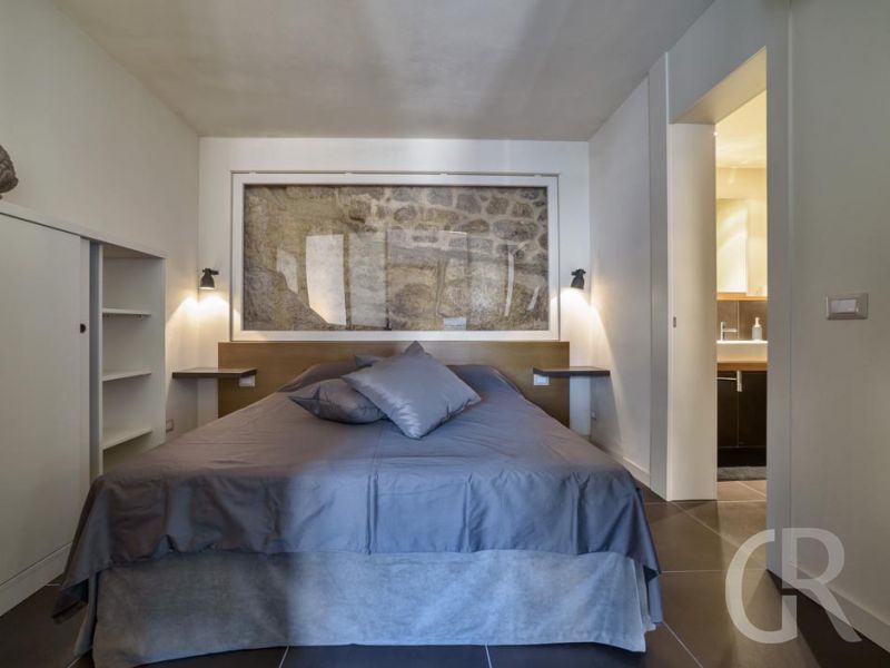 ferienwohnung-platone-grosses-bett.jpg