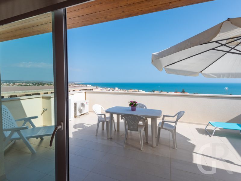 ferienwohnung-rosmarino-terrasse.jpg