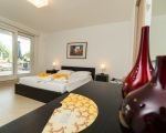 gemuetliches-schlafzimmer-mit-doppelbett-in-der-ferienwohnung-antonella.JPG
