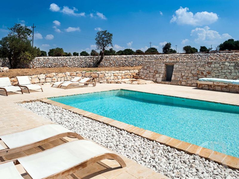 le-edicole-grosser-pool.jpg