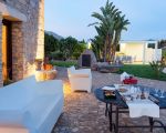 villa-ager-costa-gedeckter-tisch-am-abend.jpg