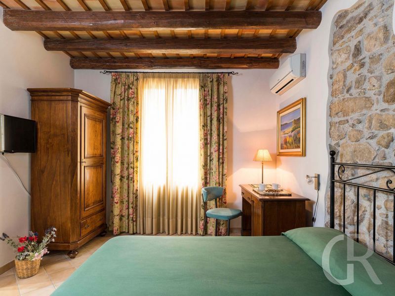 villa-ager-costa-schlafzimmer-mit-gruenem-bett.jpg