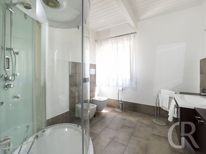 villa-agora-dusche.jpg