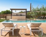 villa-al-nair-sonnenliegen-am-pool.jpg