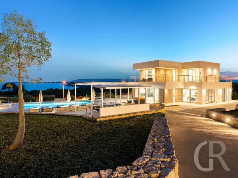 villa-anna-blick-auf-pool-und-villa.jpg