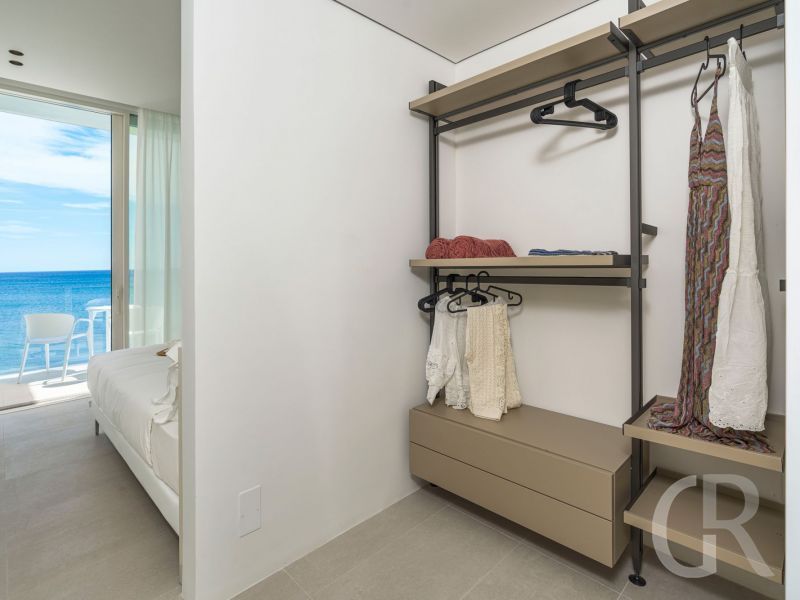 villa-bedda-matri-kleiderschrank.jpg