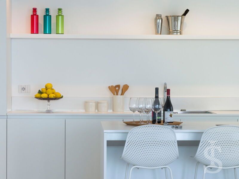 villa-bedda-matri-weisse-moderne-kueche.jpg