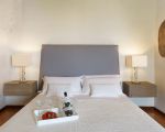 villa-blue-moon-blick-auf-das-grosse-bett.jpg