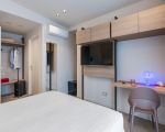 villa-castalia-schrankwand-im-schlafzimmer.jpg