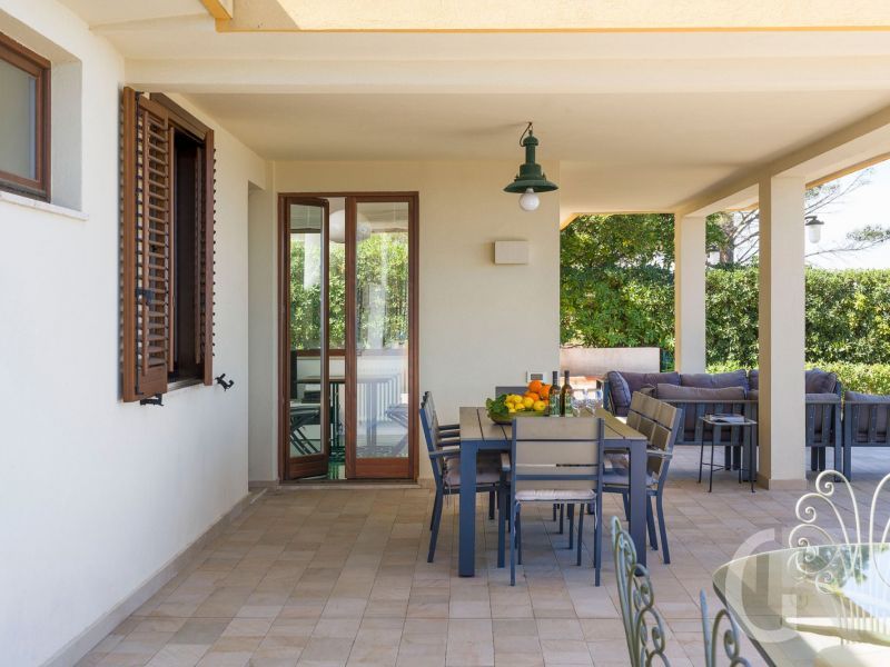 villa-coralia-ueberdachte-terrasse.jpg