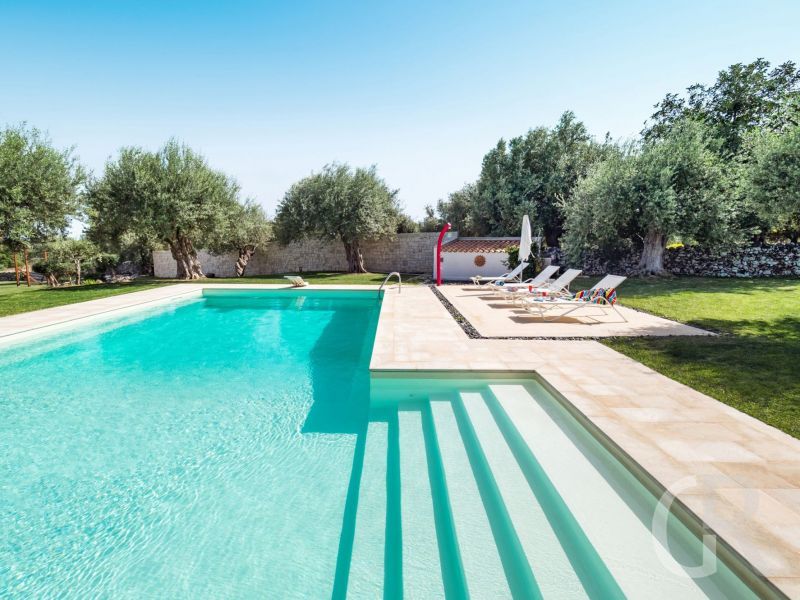 villa-corte-moscata-zugang-zum-pool.jpg