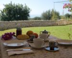 villa-cuore-verde-terrassentisch.jpg