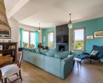villa-dafne-sofa-im-wohnraum.jpg