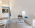 villa-del-mito-eisses-sofa-im-wohnzimmer.jpg