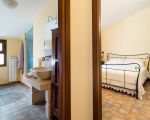 villa-dora-blick-ins-bad-und-schlafzimmer.jpg