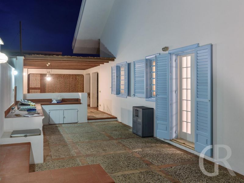 villa-elettra-aussenkueche-am-abend.jpg