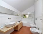 villa-elettra-bad-mit-wanne.jpg