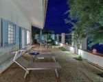 villa-elettra-gartenliegen-am-abend.jpg
