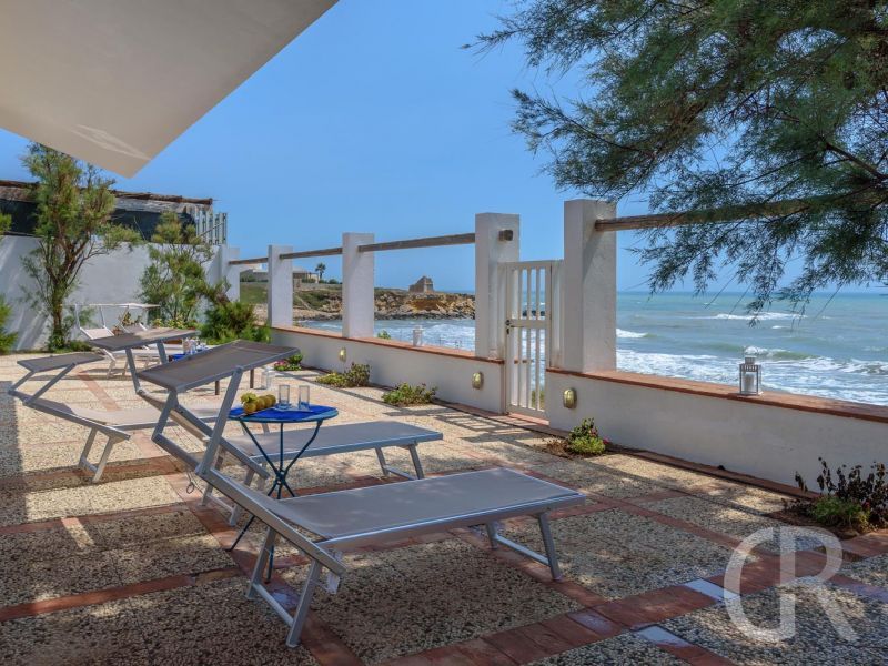 villa-elettra-terrasse-mit-meerblick.jpg