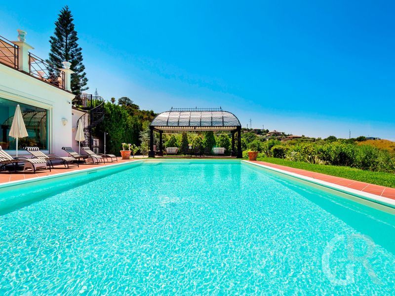 villa-estella-grosses-schwimmbad.jpg