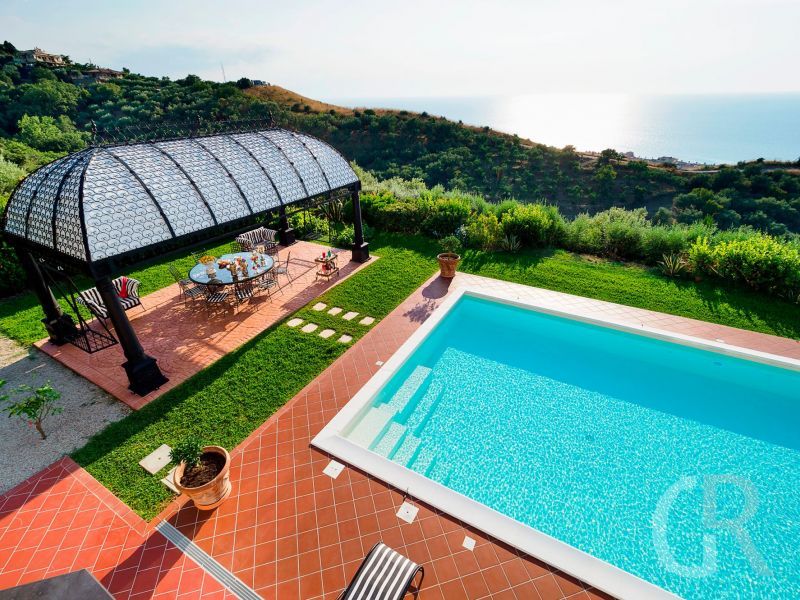villa-estella-schwimmbad-von-oben.jpg