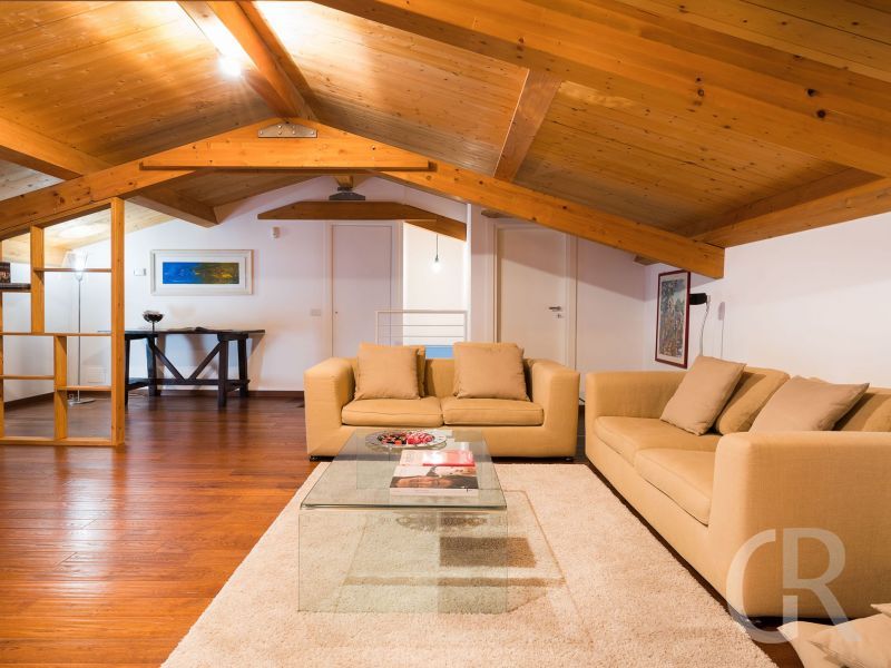 villa-etna-retreat-obergeschoss-sofa.jpg