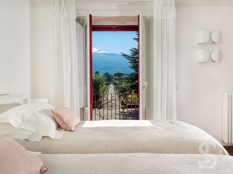 villa-etna-retreat-schlafbereich-mit-blick-auf-den-aetna.jpg