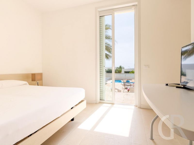 villa-federica-schlafzimmer-mit-tv.jpg