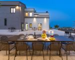 villa-gianos-gedeckter-tisch-am-abend.jpg