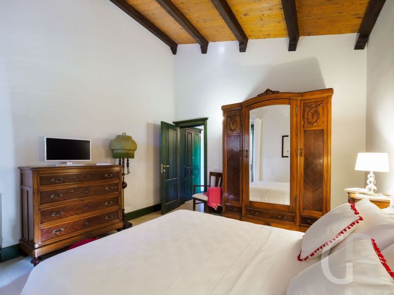 villa-gira-sole-schlafbereich-mit-schrank.jpg