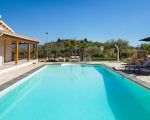 villa-kika-grosser-pool.jpg