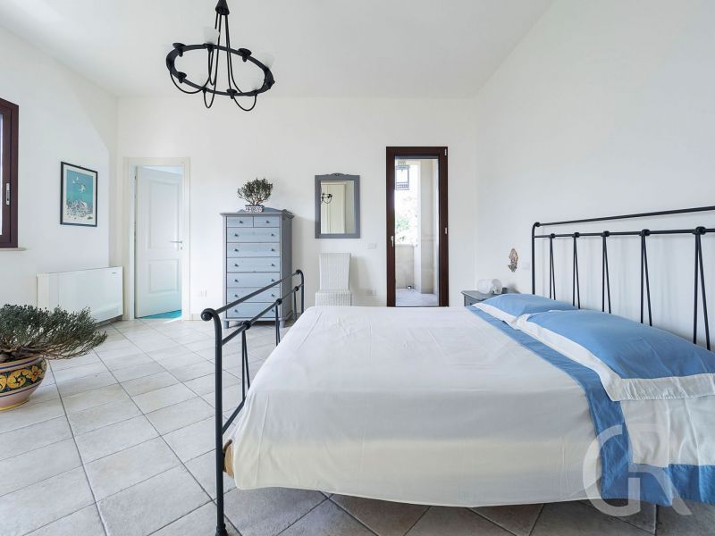 villa-la-plage-blau-weisses-bett.jpg